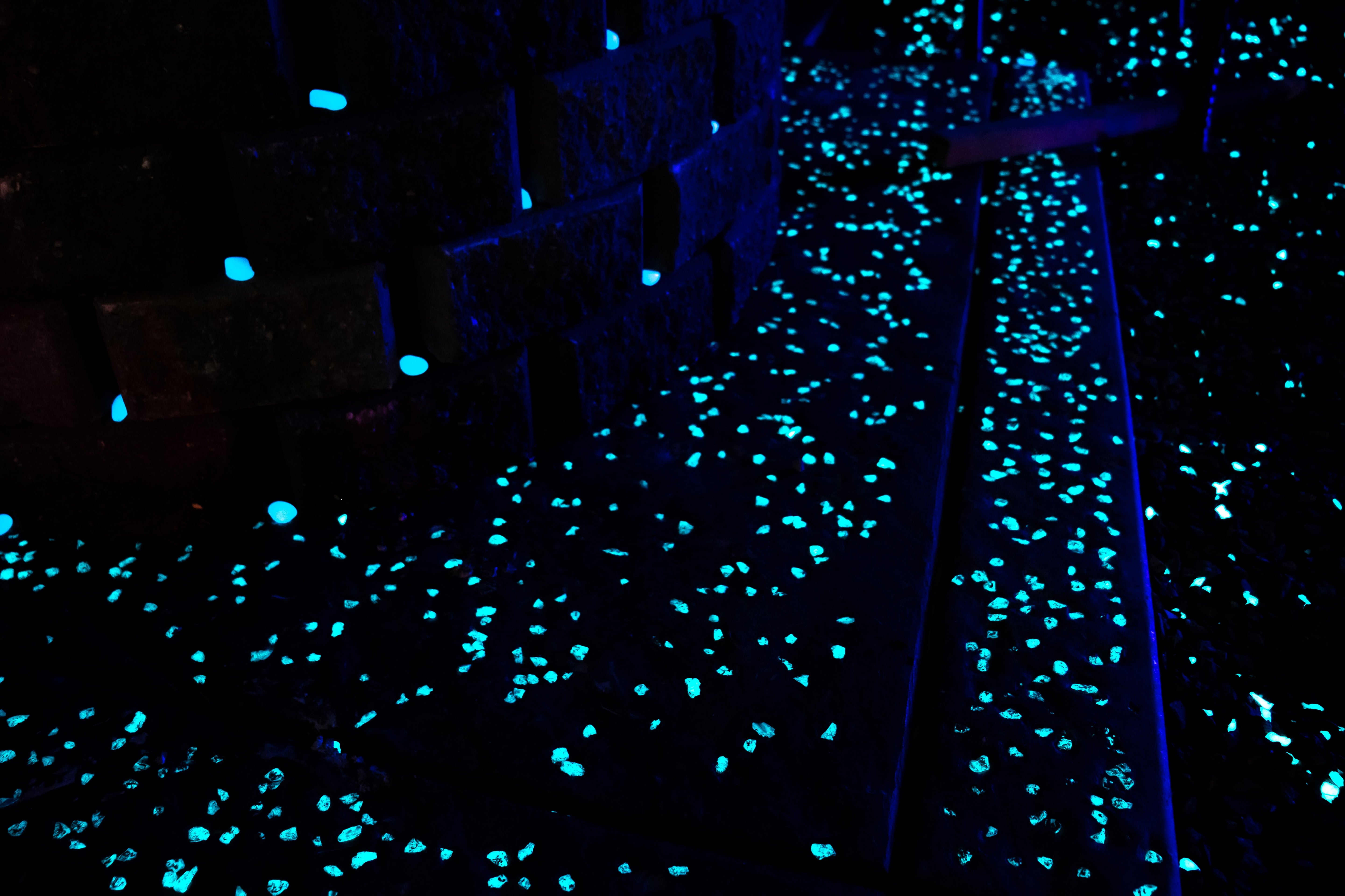 8-15mm Premium Grade Glow Rocks - Blue